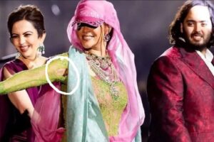 Baju Rihanna Robek saat Jadi Bintang Tamu di Pranikah Anak Konglomerat India