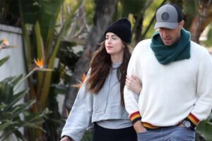 Chris Martin dan Dakota Johnson Disebut Sudah Lama Tunangan tapi Ogah Buru-Buru Nikah