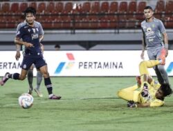 Paul Munster Sebut 2 Kiper Terbaik Indonesia Ada di Persebaya