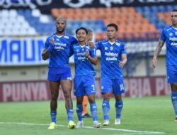 Pola Latihan Persib Berubah di Bulan Puasa, Bojan Hodak: Latihan Malam Hari