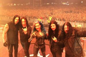 Punya Ratusan Juta Viewers di YouTube, Arch Enemy Tak Muluk-Muluk Minta Riders