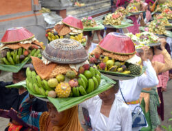 5 Tradisi Unik Sambut Lebaran di Indonesia, Grebeg Syawal hingga Perang Topat