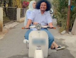 Istri Babe Cabita Lelang Vespa Kesayangan sang Suami, Hasilnya Disumbangkan ke Masjid dan Pesantren