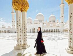 Shandy Aulia Cantik Pakai Gamis saat Kunjungi Masjid di Dubai, Netizen: Login Kah?