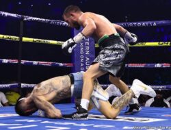 Jatuhkan Kambosos 2 Kali, Vasiliy Lomachenko Rebut Sabuk Juara Kelas Ringan IBF Kosong