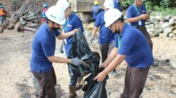 Apical Dumai Turut Rayakan Hari Perhubungan Nasional dengan Melakukan Aksi Bersih Pantai