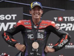 Aleix Espargaro Banjir Hadiah dari Fans Jelang MotoGP Indonesia 2024