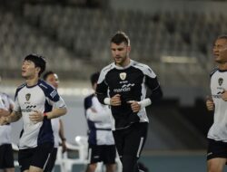 Cerita Maarten Paes Belajar Bahasa Indonesia dengan Sandy Walsh dan Punya Buku Rujukan