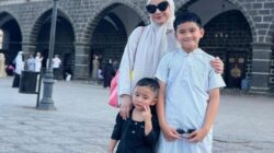 Nagita Slavina Tampil Anggun Pakai Abaya Mewah Setara Harga Motor saat Umrah