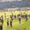 PT LIB Sesalkan Bobotoh Masuk Lapangan dan Pukul Steward usai Laga Persib vs Persija