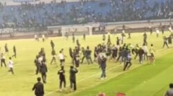 PT LIB Sesalkan Bobotoh Masuk Lapangan dan Pukul Steward usai Laga Persib vs Persija