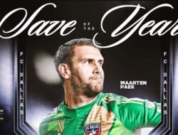 Sejarah! Maarten Paes Menang MLS Save of the Year 2024