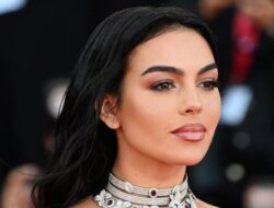 Georgina Rodriguez Rutin Memasukkan Wajah ke Air Es, Apa Manfaatnya?