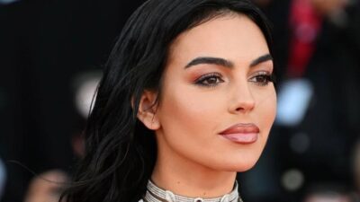 Georgina Rodriguez Rutin Memasukkan Wajah ke Air Es, Apa Manfaatnya?