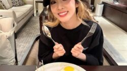 Girangnya Sandara Park Makan Nasi Goreng usai Konser 2NE1 di Jakarta