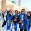 Sunhaji yang Dihina Gus Miftah Berangkat Umrah, Foto Sekeluarga di Masjid Nabawi